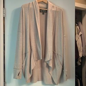 Relaxed cardigan with thumb holes